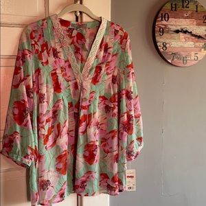 Women’s NY Collection Floral Blouse. Size large.